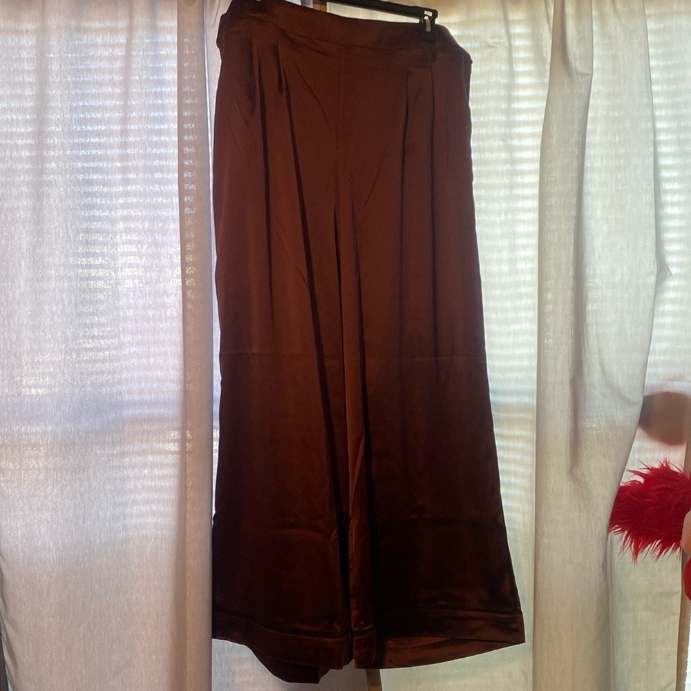 NWT TORRID Wide Leg Streaky Satin High Rise Pant